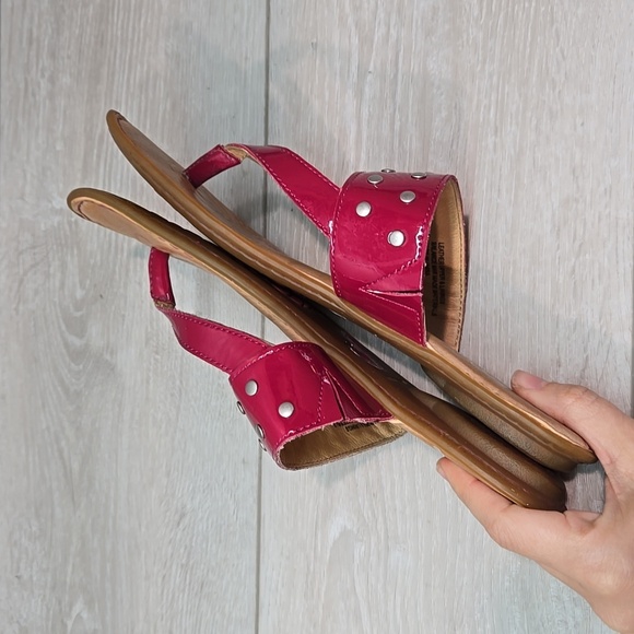 Born Women Leather T Strap Red Studded Flats Sandals Shoes Sz 8 - Picture 7 of 11